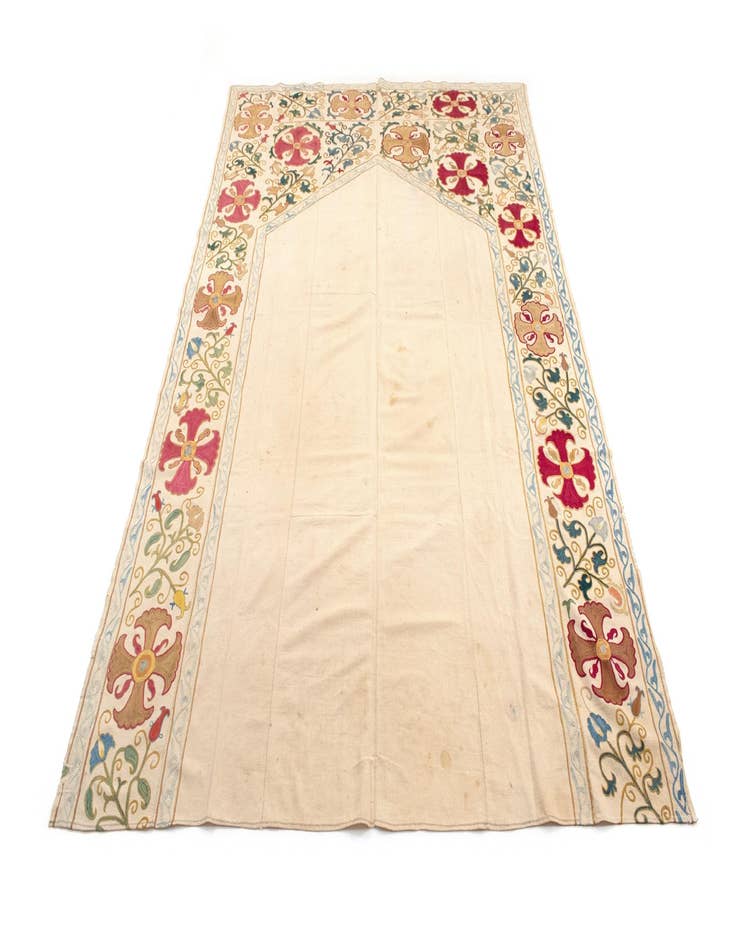 Detail image of  5' 3 x 7' 7 Suzani Rug