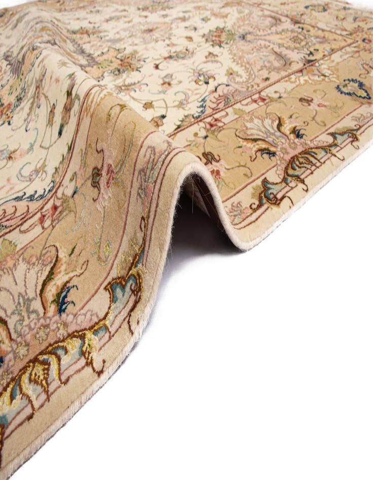 Detail image of  5' x 7' 1 Tabriz Rug