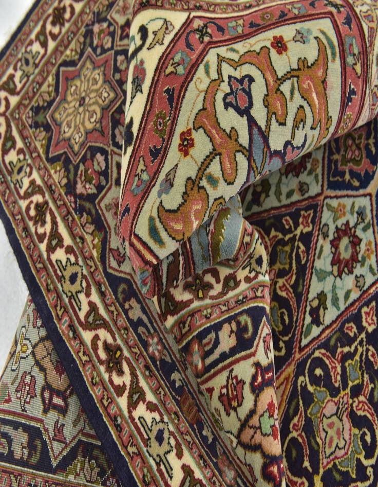 Detail image of  6' 8 x 10' 1  Hand Knotted Tabriz Persian Rug