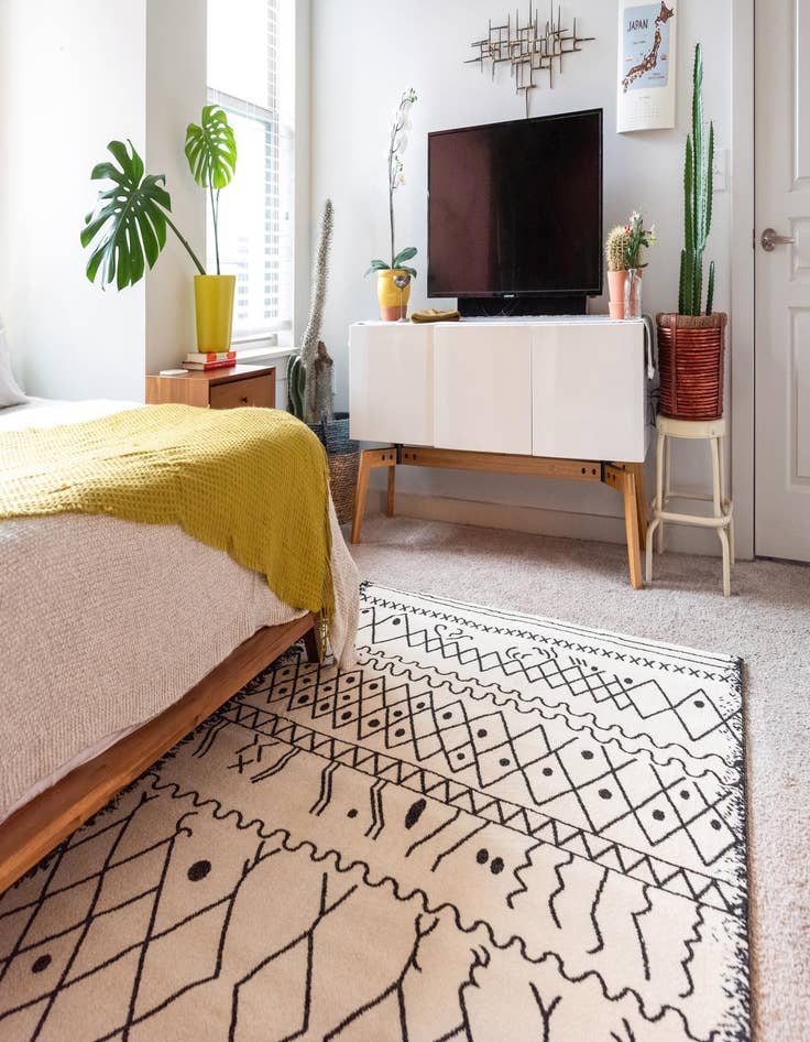 Detail image of  5' x 8' Titania Rug