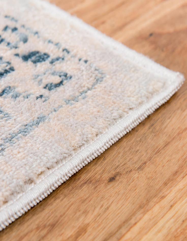 Detail image of  2' 2 x 3' Victoria Rug