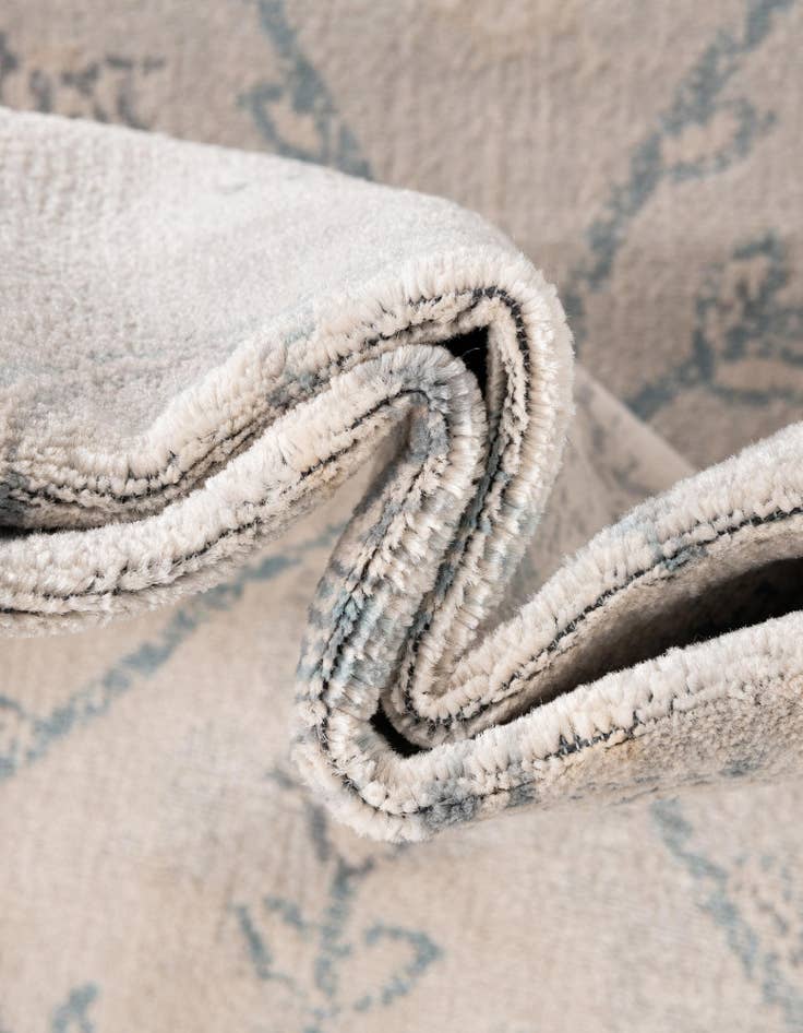 Detail image of  3' 3 x 5' 3 Victoria Rug