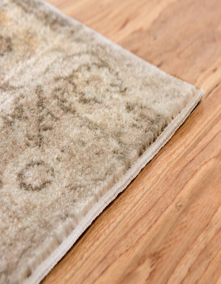 Detail image of 4' x 6' Victoria Rug