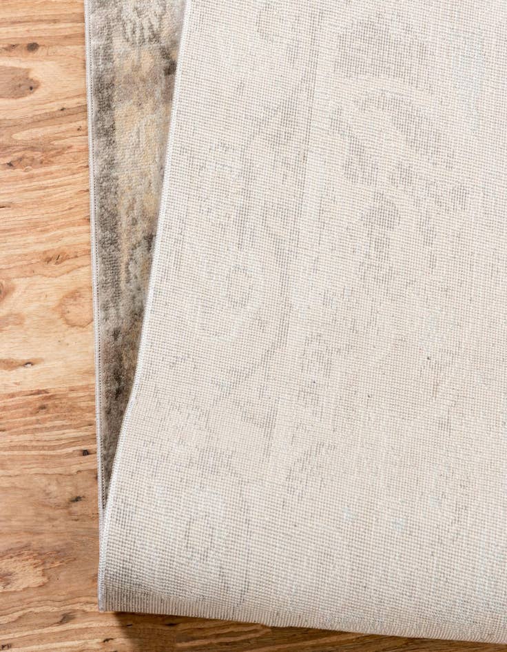 Detail image of 4' x 6' Victoria Rug