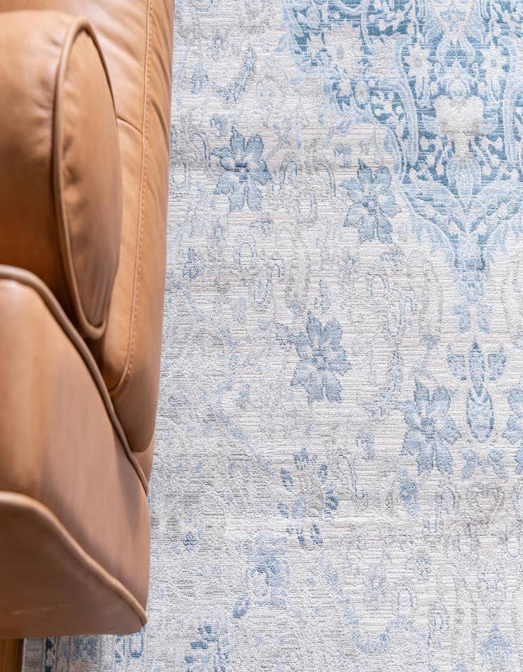 Detail image of  7' x 10' Victoria Rug