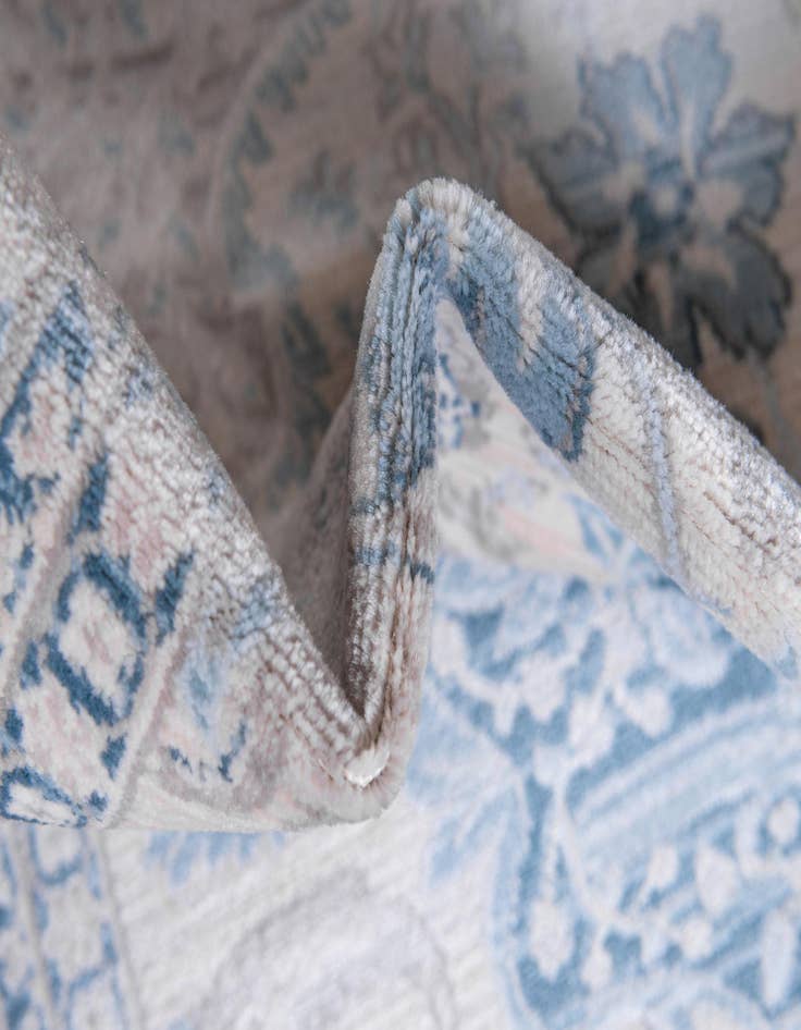 Detail image of  7' x 10' Victoria Rug