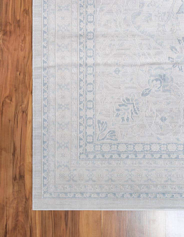 Detail image of  7' x 10' Victoria Rug