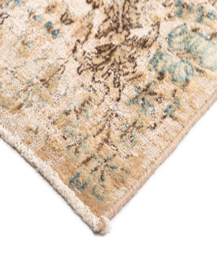 Detail image of  9' 2 x 13' 8 Vintage Royal Wool Rug