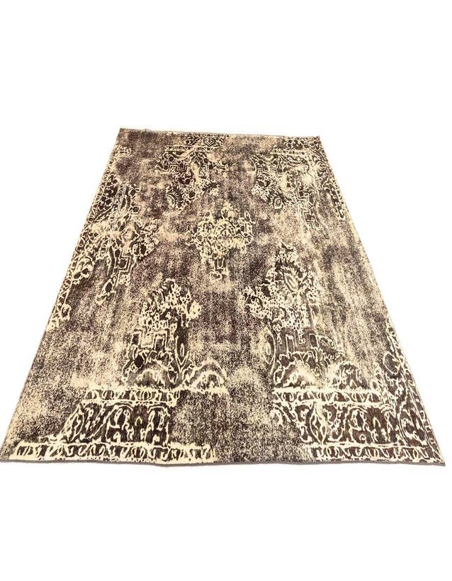 Detail image of  9' 6 x 12' 4 Vintage Royal Wool Rug