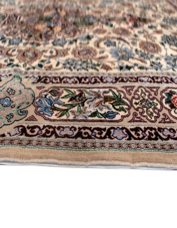 Detail image of  9' 2 x 12' 6 Vintage Royal Wool Rug