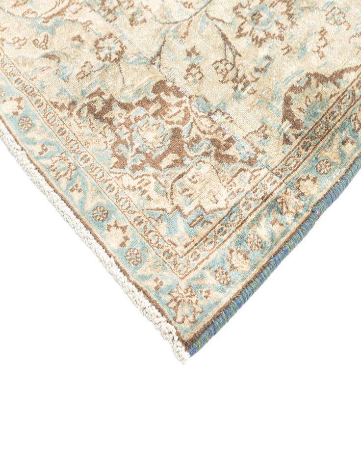 Detail image of  6' 8 x 8' 6 Vintage Royal Rug