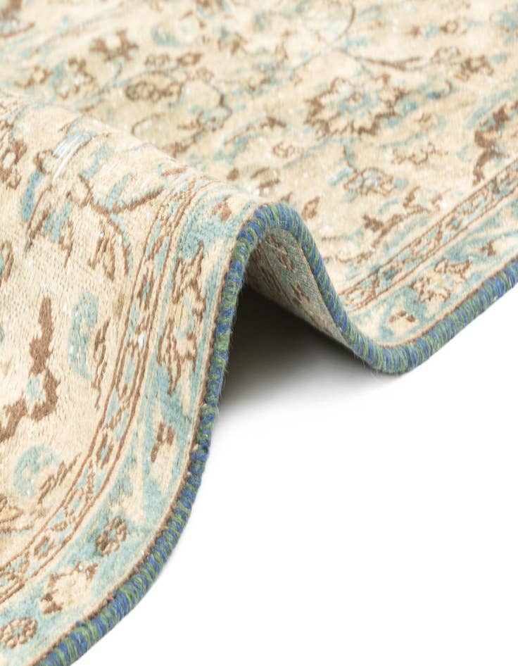 Detail image of  6' 8 x 8' 6 Vintage Royal Rug