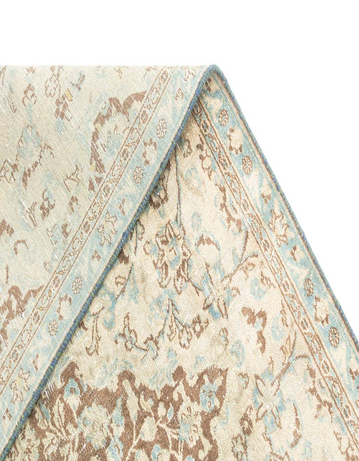 Detail image of  6' 8 x 8' 6 Vintage Royal Rug