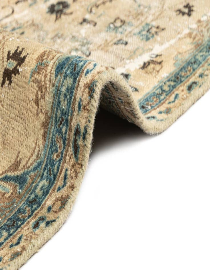 Detail image of  6' 11 x 10' 4 Vintage Royal Rug