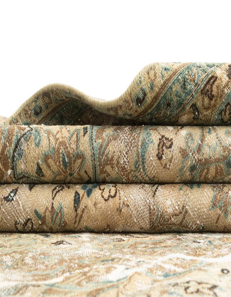 Detail image of  6' 11 x 10' 4 Vintage Royal Rug