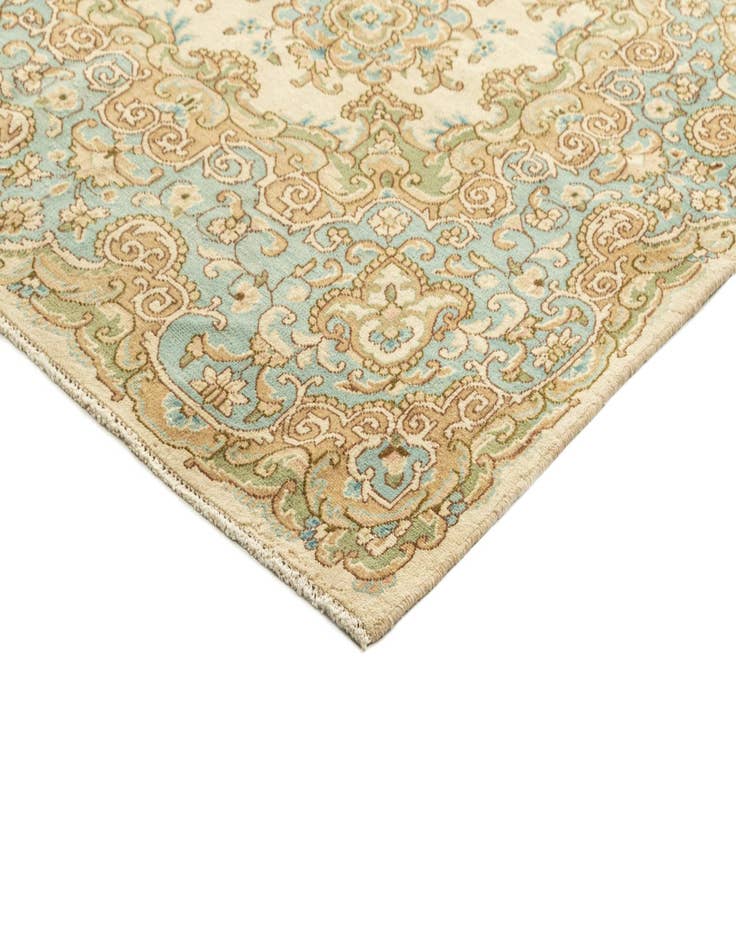 Detail image of  8' 9 x 12' 5 Vintage Royal Rug