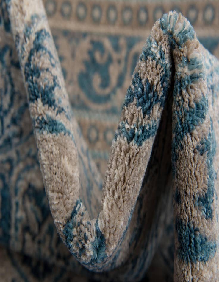 Detail image of  7' x 10' Viola Rug