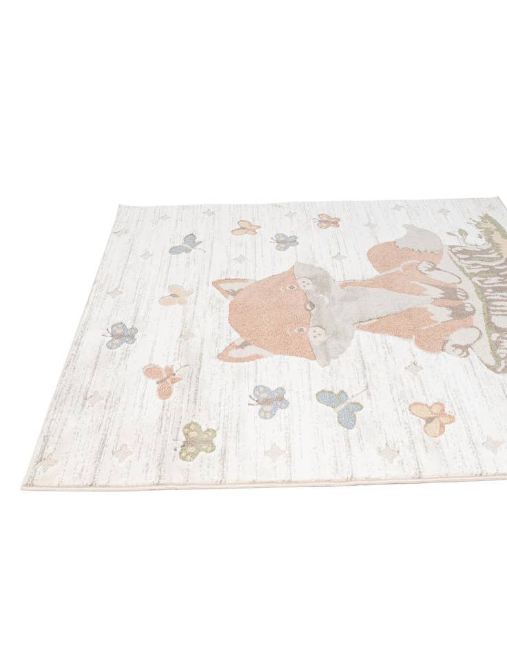 Detail image of  5' 2 x 7' 7 Zoey Rug