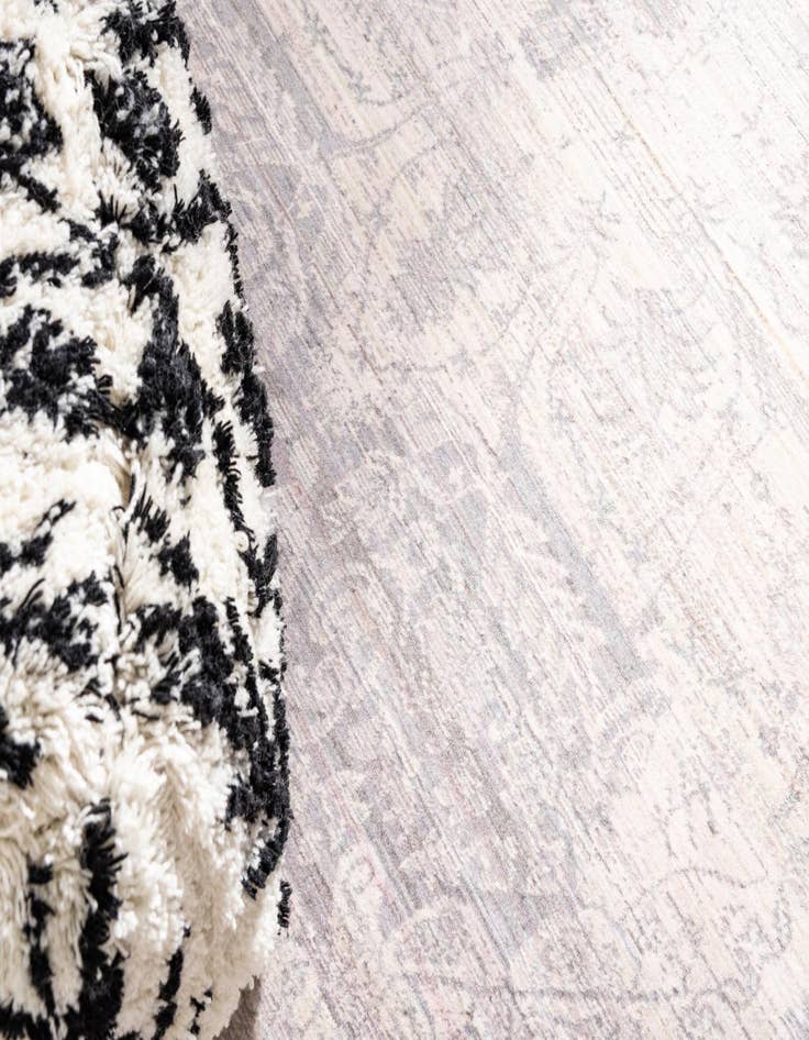 Detail image of 6' x 6' Alexis Round Rug