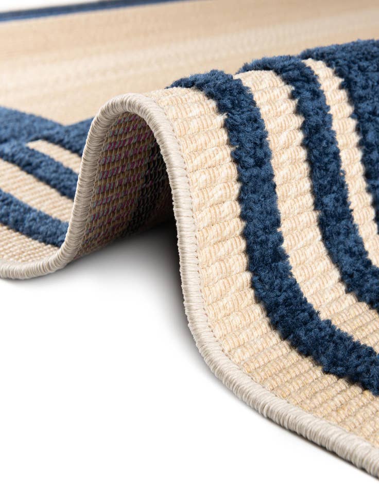 Detail image of  3' 3 x 3' 3  Washable Aruba Indoor / Outdoor Round Rug