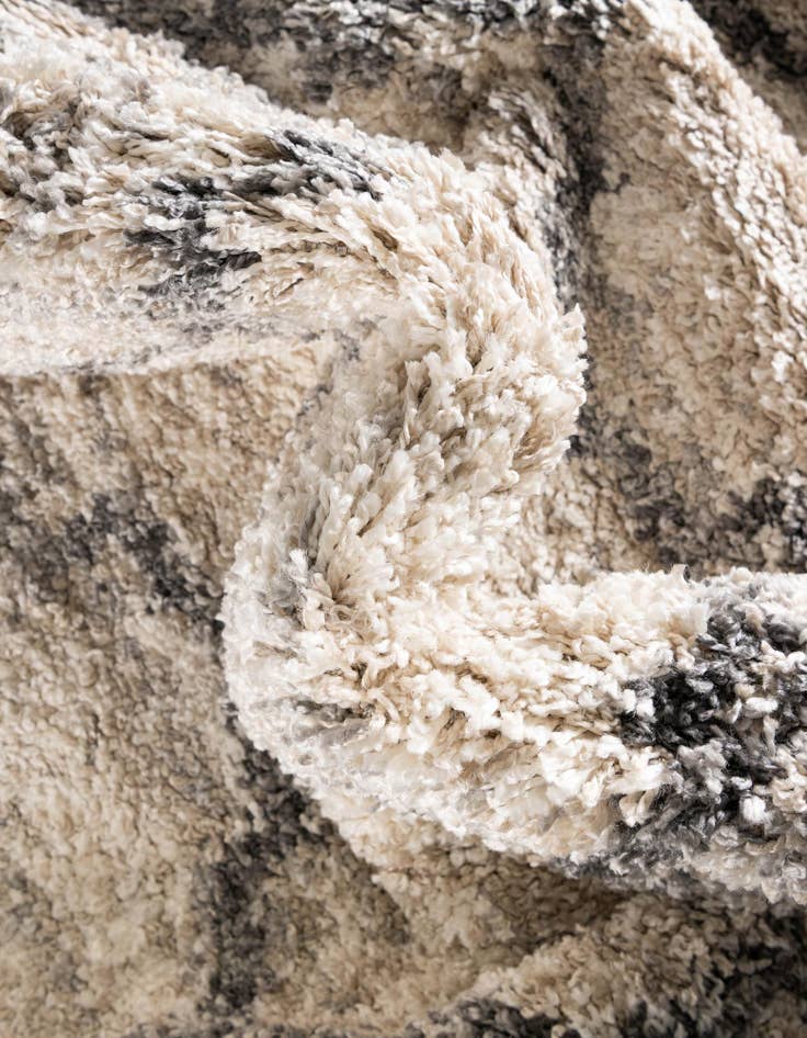 Detail image of  3' 3 x 3' 3 Athena Shag Round Rug