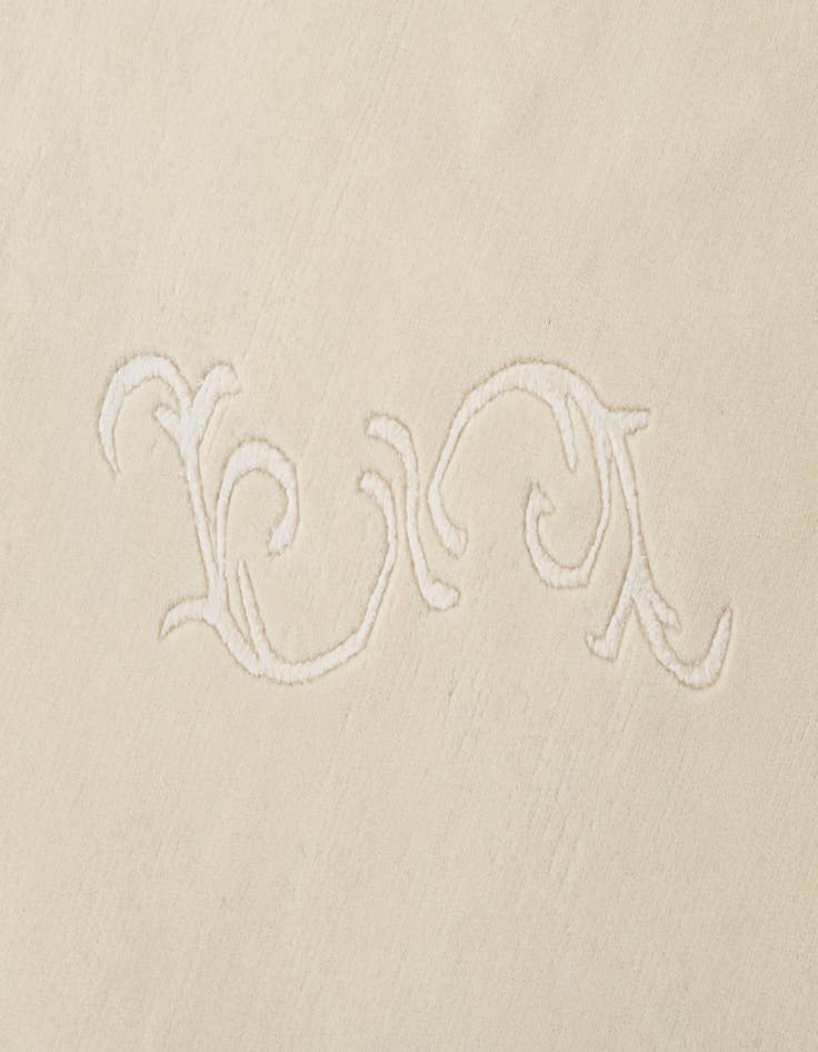 Detail image of  9' 10 x 9' 10  Hand Knotted Darya Wool Round Rug