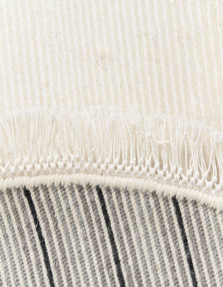 Detail image of  6' 6 x 6' 6  Hand Knotted Darya Wool Round Rug