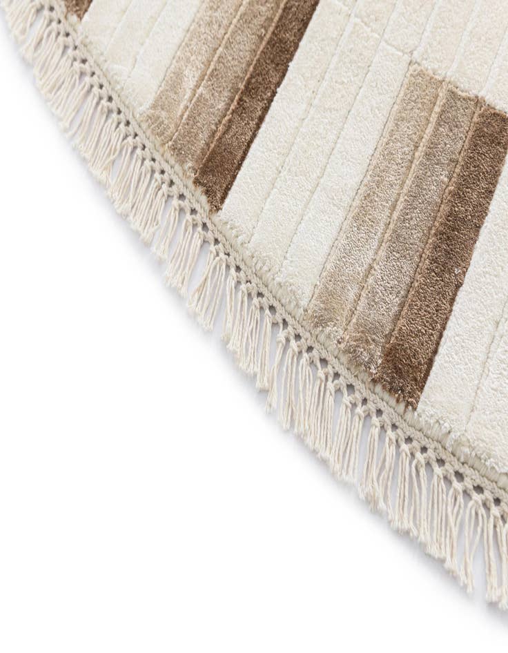 Detail image of  6' 6 x 6' 6  Hand Knotted Darya Wool Round Rug