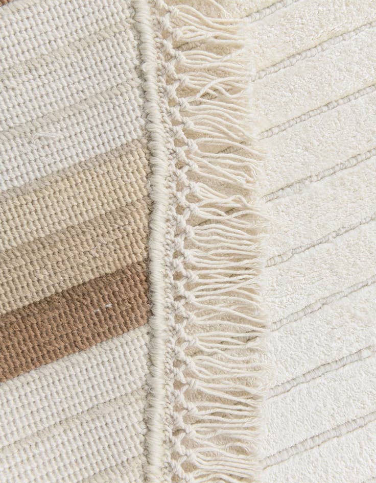 Detail image of  6' 6 x 6' 6  Hand Knotted Darya Wool Round Rug