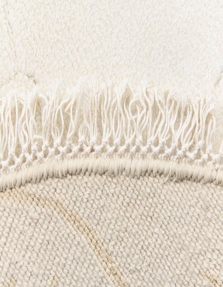 Detail image of  6' 5 x 6' 5  Hand Knotted Darya Wool Round Rug