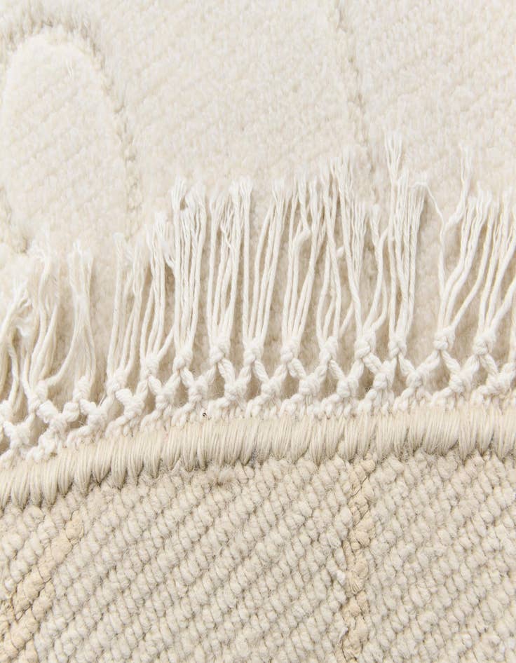 Detail image of  6' 7 x 6' 7  Hand Knotted Darya Wool Round Rug