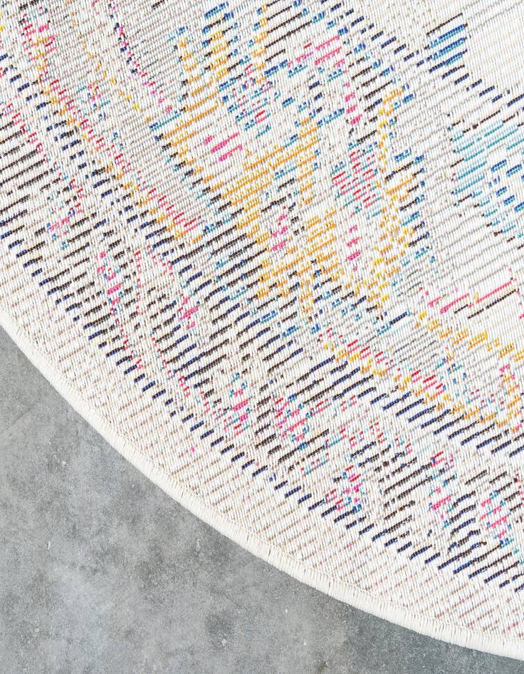 Detail image of  6' x 6'  Washable Fleur Round Rug