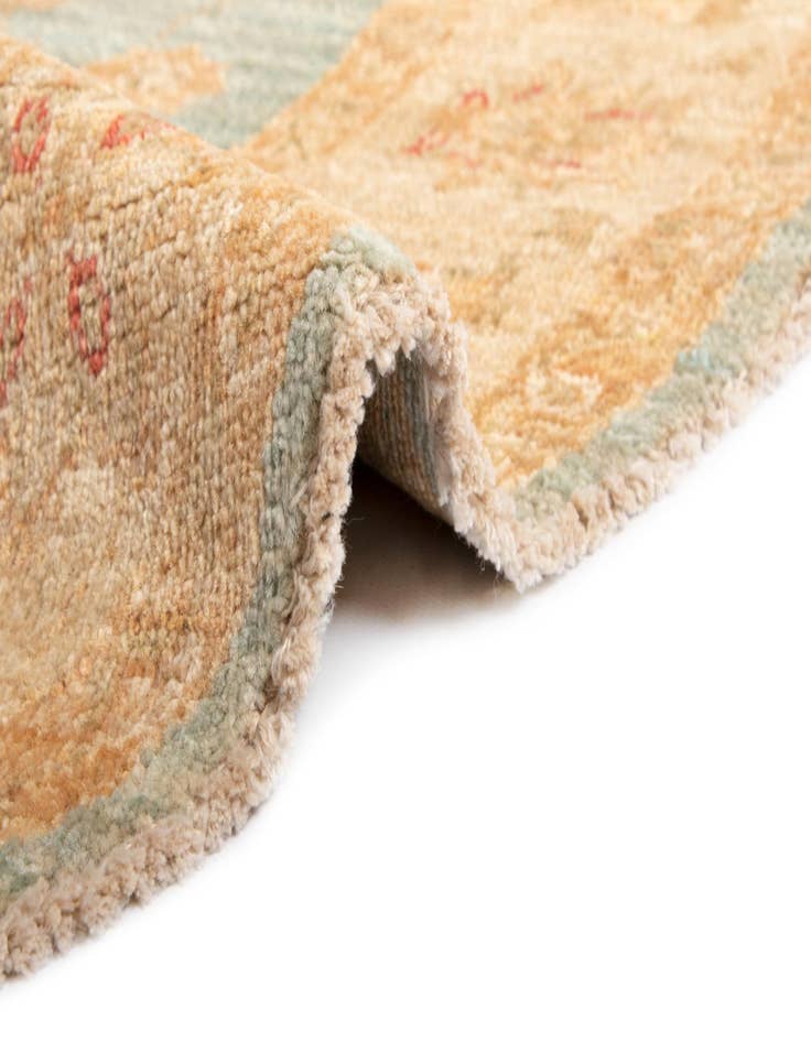 Detail image of  4' 9 x 4' 10 Kaizar Wool Round Rug