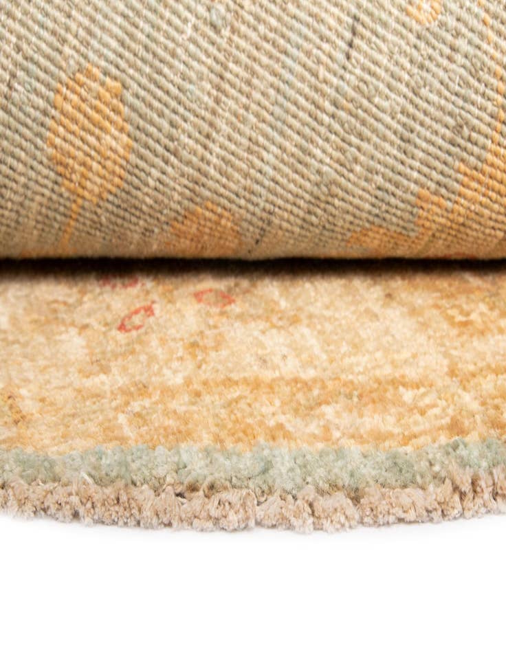 Detail image of  4' 9 x 4' 10 Kaizar Wool Round Rug