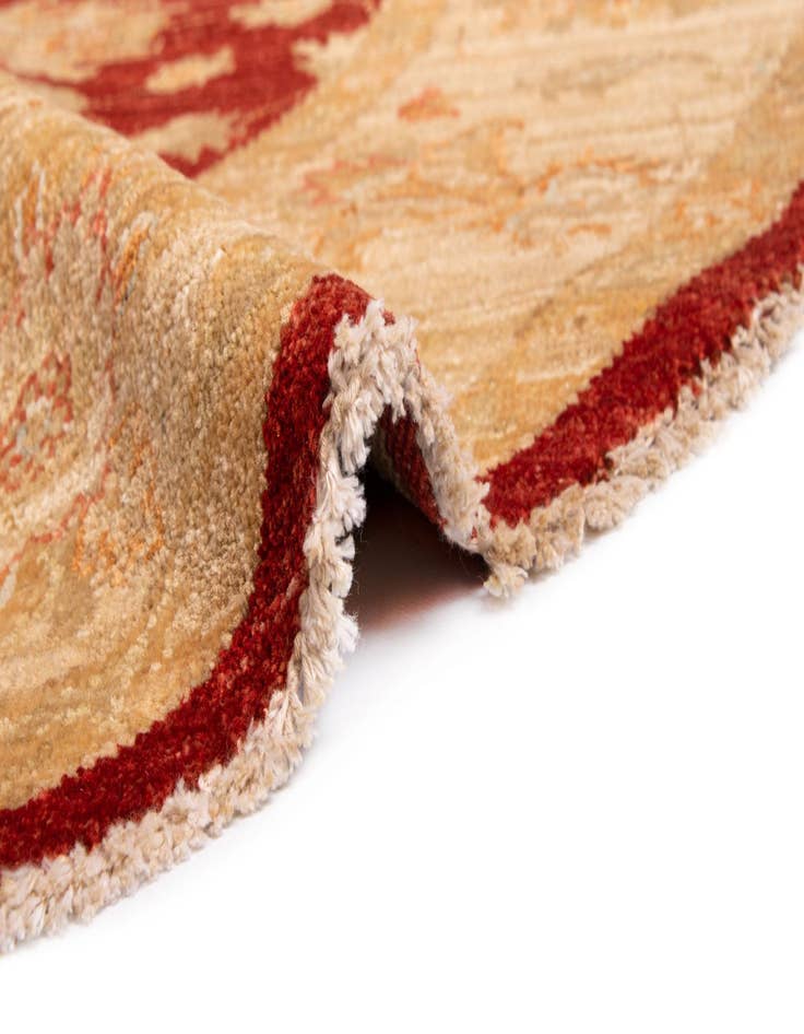 Detail image of  4' 10 x 4' 11 Kaizar Wool Round Rug