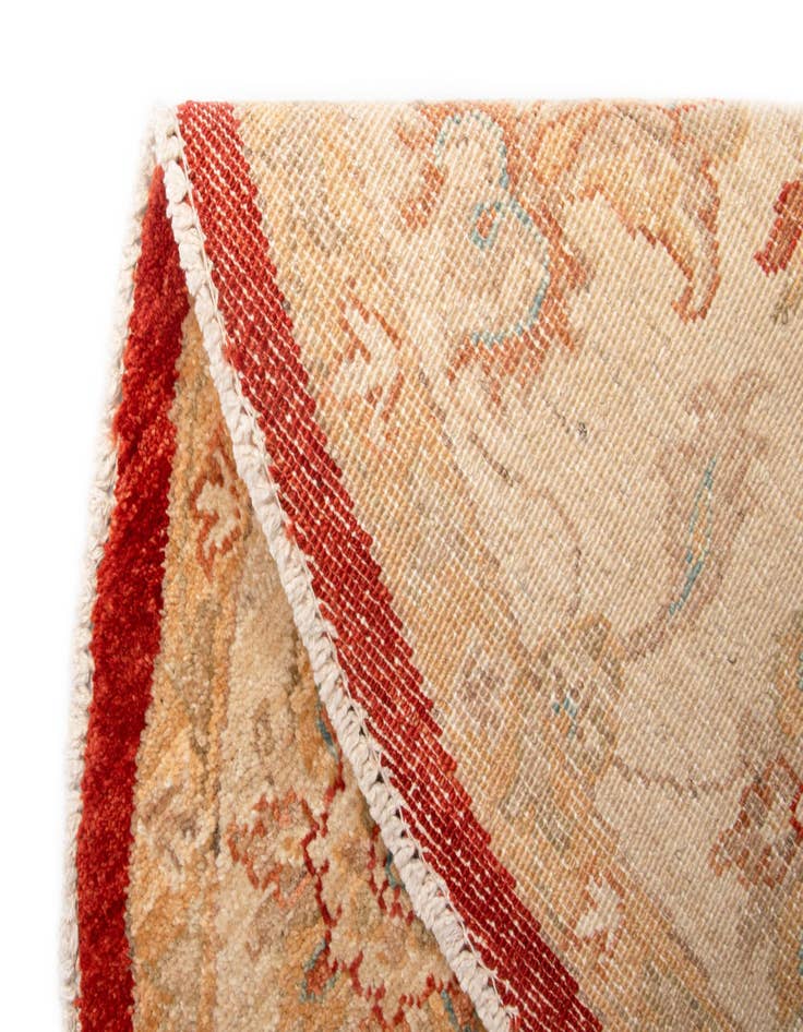 Detail image of  4' 7 x 5' Kaizar Round Rug