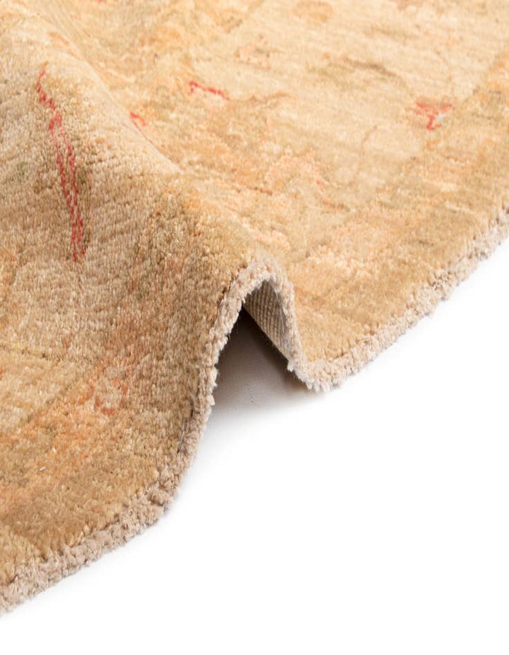 Detail image of  6' 6 x 6' 7 Kaizar Wool Round Rug