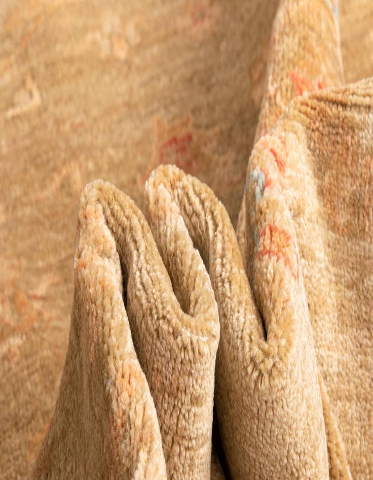 Detail image of  6' 6 x 6' 7 Kaizar Wool Round Rug