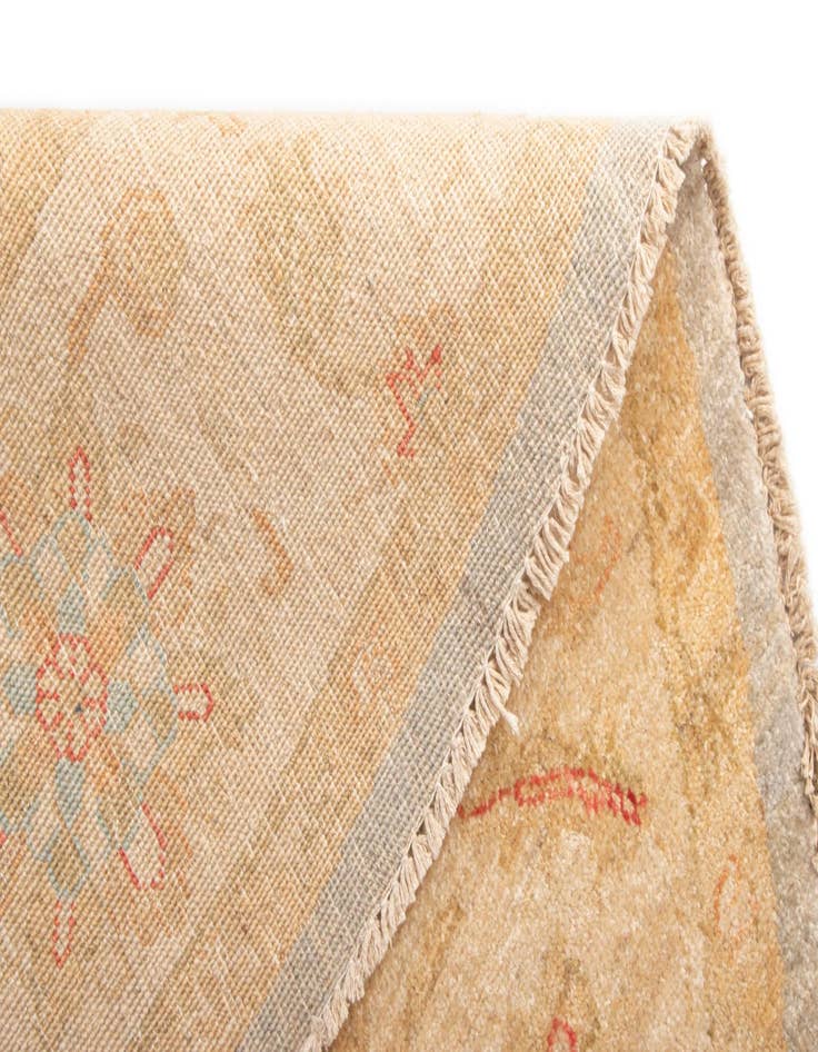 Detail image of  6' 6 x 6' 8 Kaizar Wool Round Rug