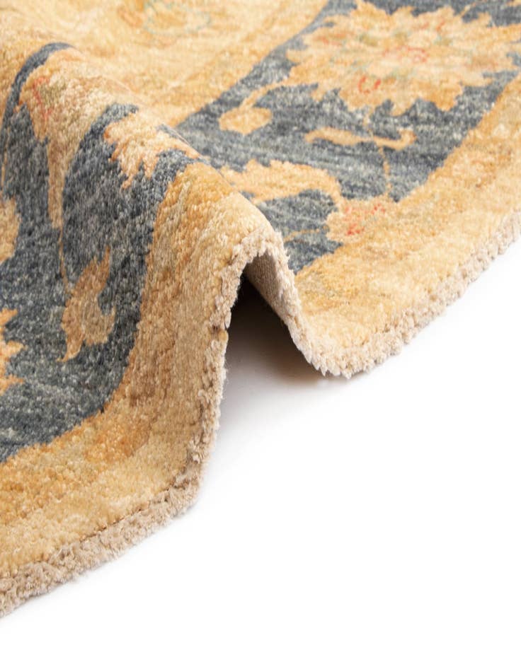 Detail image of  6' 7 x 6' 7 Kaizar Wool Round Rug