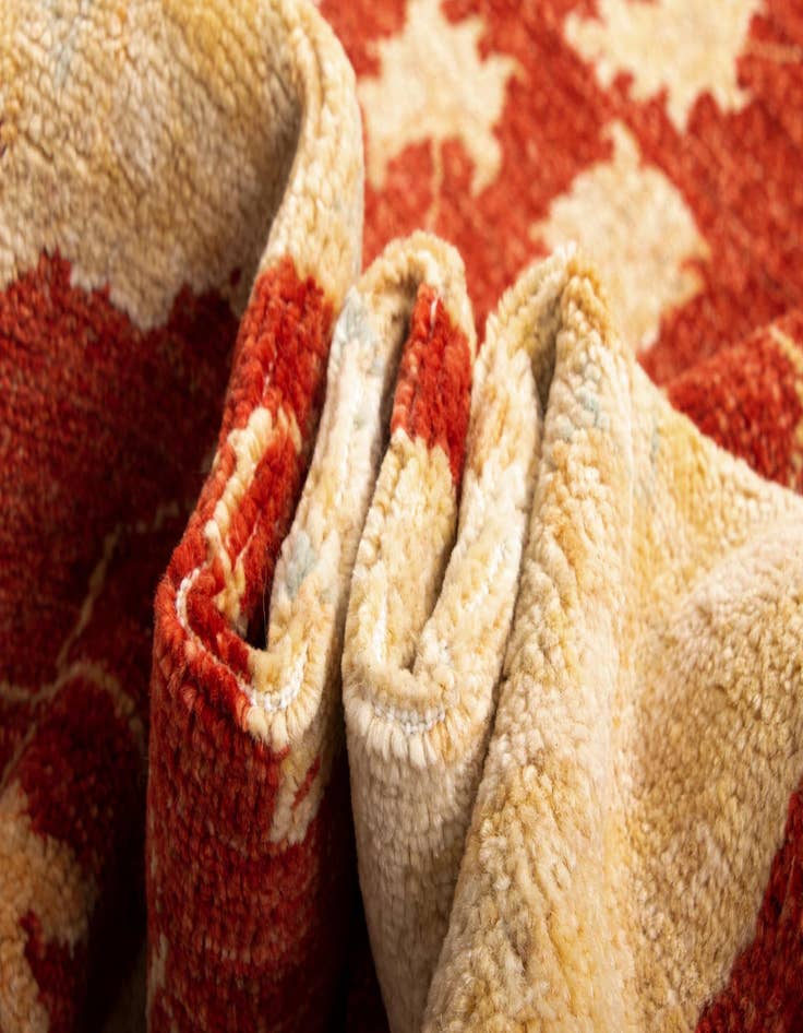 Detail image of  6' 7 x 6' 8 Kaizar Wool Round Rug