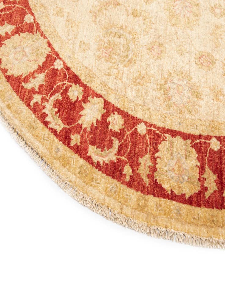 Detail image of  4' 9 x 4' 10 Kaizar Wool Round Rug