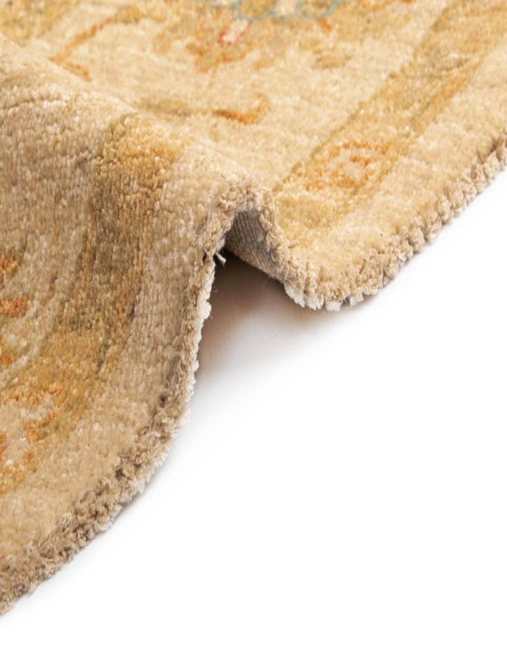 Detail image of  6' 8 x 6' 9 Kaizar Wool Round Rug