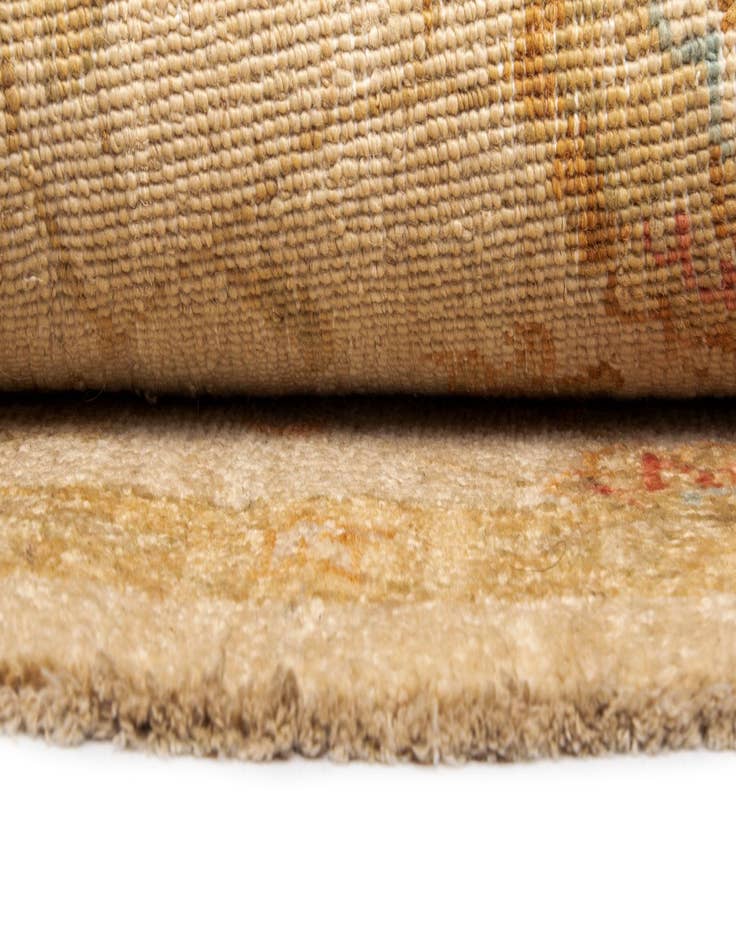 Detail image of  6' 8 x 6' 9 Kaizar Wool Round Rug