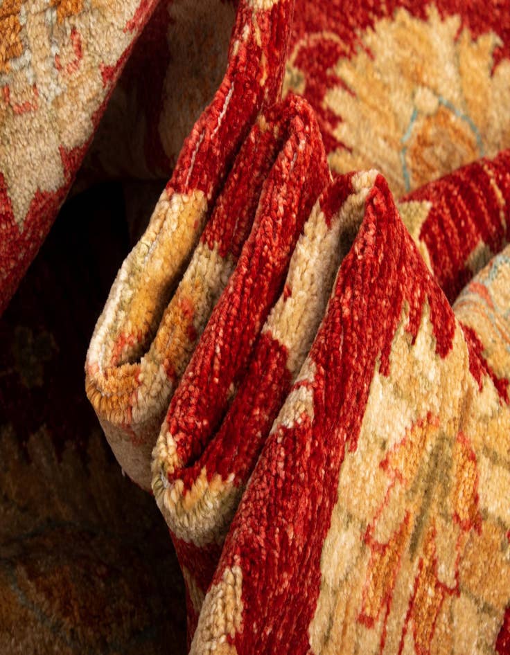 Detail image of  6' 7 x 6' 8 Kaizar Wool Round Rug