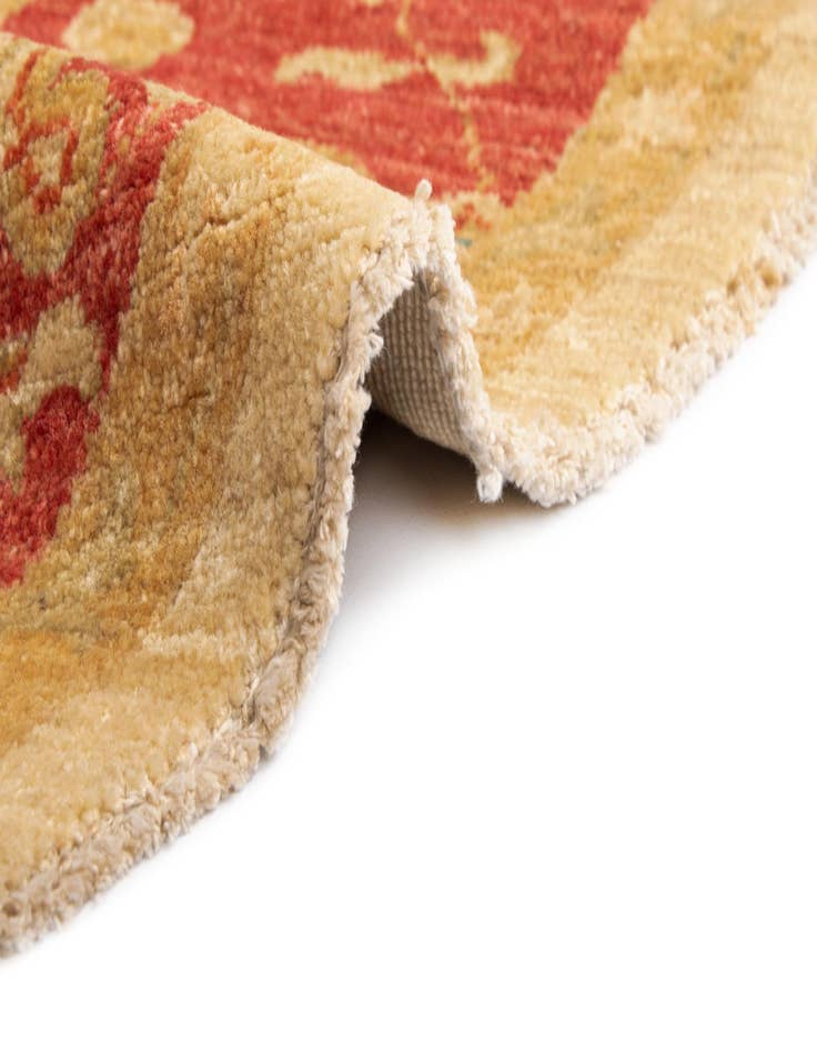 Detail image of  6' 6 x 6' 7 Kaizar Wool Round Rug