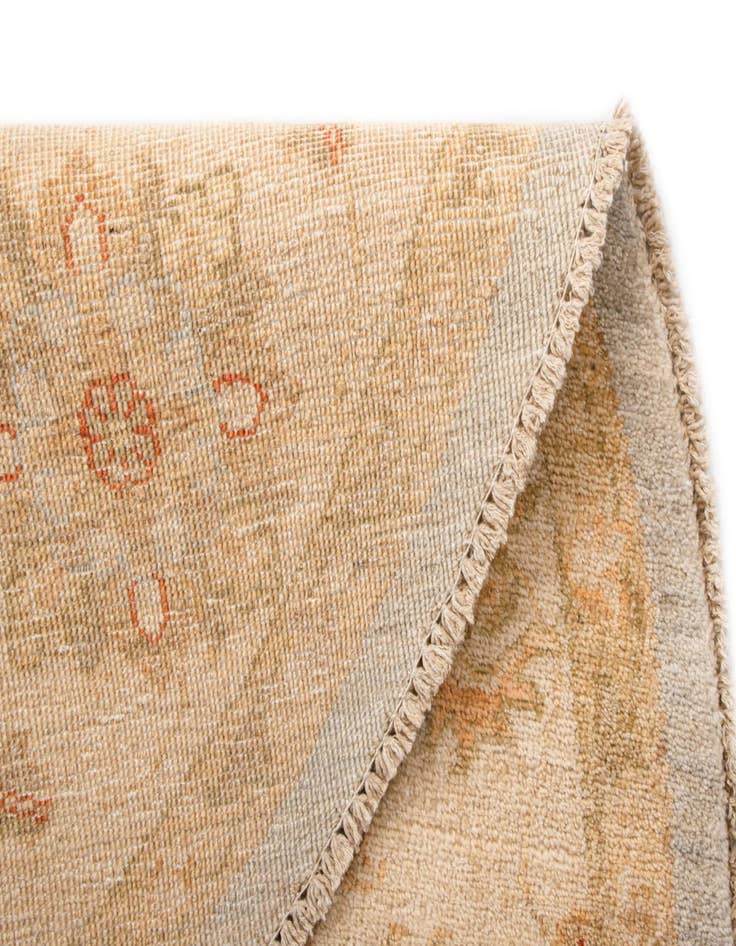 Detail image of  6' 9 x 6' 10 Kaizar Wool Round Rug