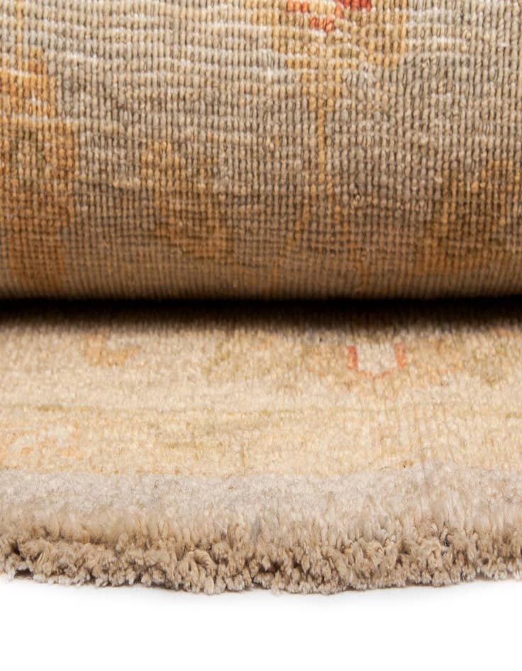 Detail image of  6' 9 x 6' 10 Kaizar Wool Round Rug