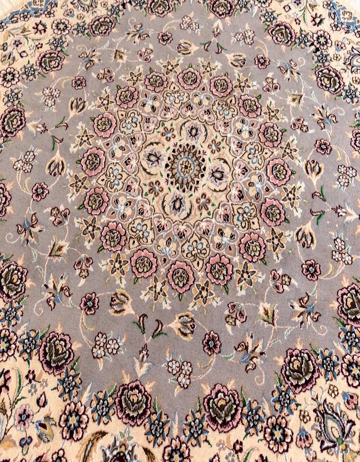 Detail image of  4' 11 x 4' 11 Nain Round Rug