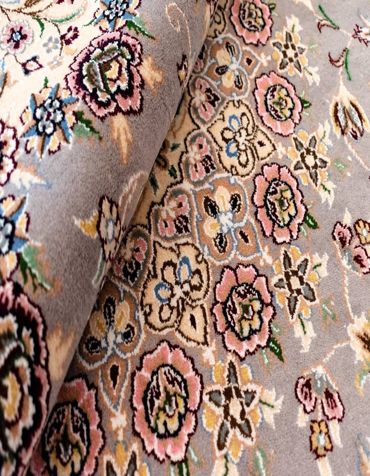 Detail image of  4' 11 x 4' 11 Nain Round Rug